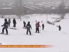 На гірськолижній трасі Тернополя відбулися останні зимові змагання у 2026 році з лижного фристайлу