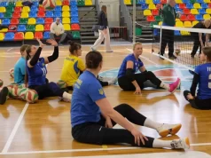 Жіноча збірна України разом з ветеранами провели спільне тренування з волейболу сидячи