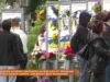 До портретів загиблих захисників на Алеї пам’яті «Незламні» прив’язали вишиті стрічки