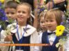 Урочистості з нагоди Першого дзвоника у Тернополі зібрали сотні школярів та їхніх батьків